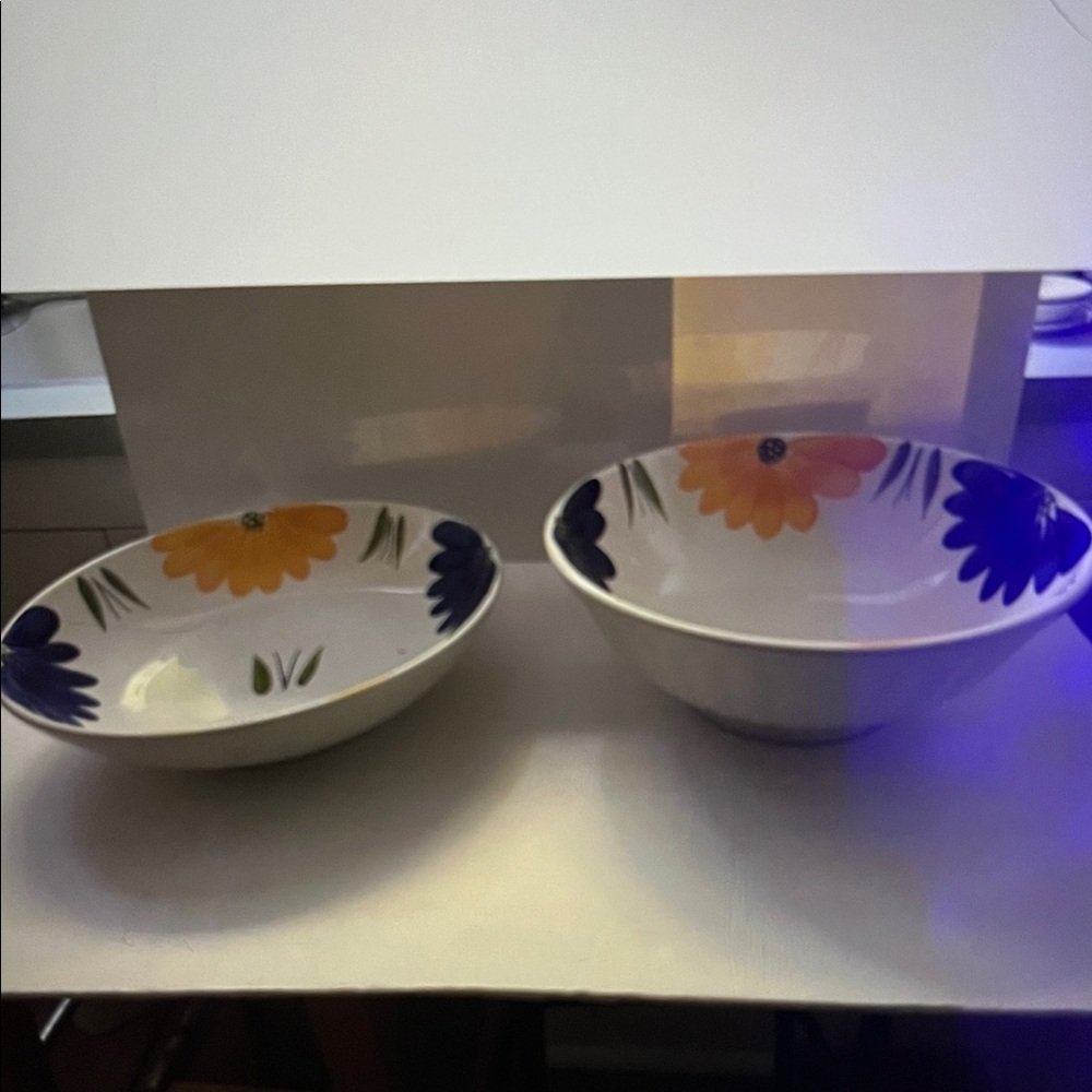 NICE 12" & 13" Maxam Italy Bowl Set Hand Painted La Primula Daisy Blue & Yellow